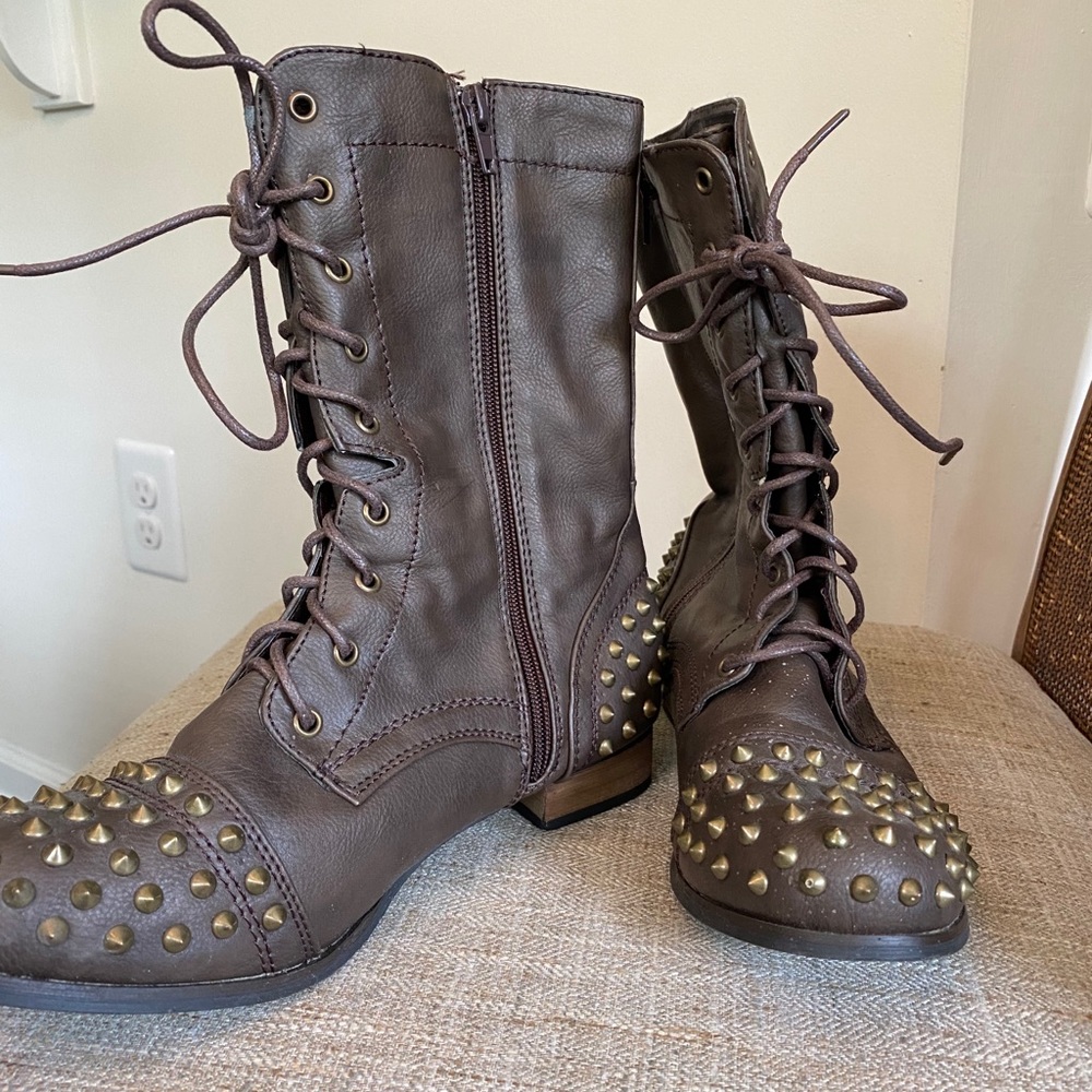 Combat boots